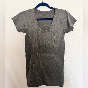 Lululemon grey short sleeve shirt